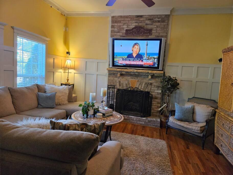 Sleeps16, Spacious Home, Close To Downtown, Beltline, And Walk To Restaurants, 75" Tv, 2 Person Jacuzzi, Ping Pong Atlanta Zewnętrze zdjęcie