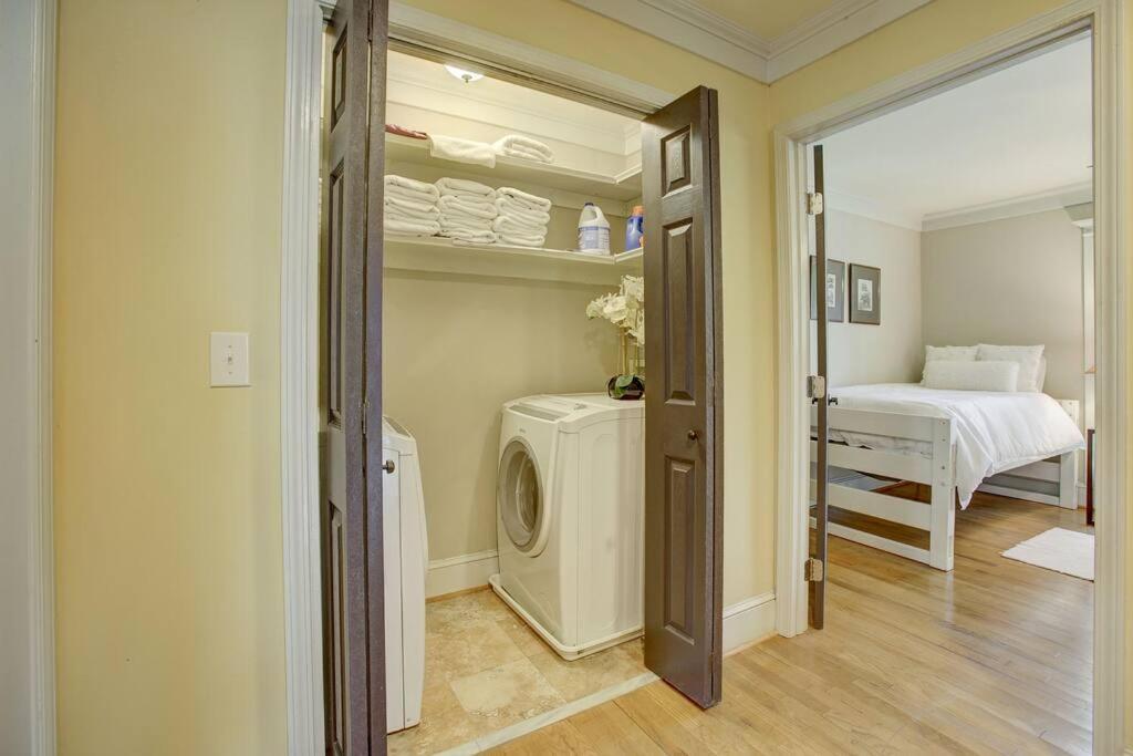 Sleeps16, Spacious Home, Close To Downtown, Beltline, And Walk To Restaurants, 75" Tv, 2 Person Jacuzzi, Ping Pong Atlanta Zewnętrze zdjęcie