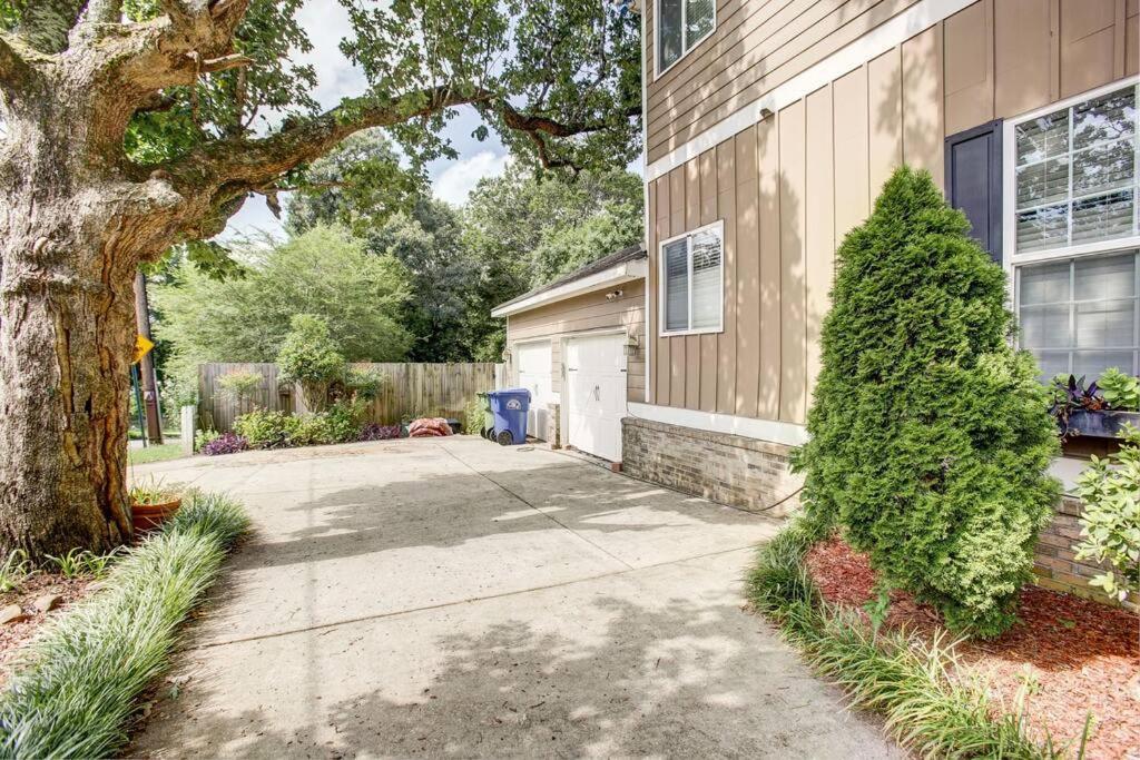 Sleeps16, Spacious Home, Close To Downtown, Beltline, And Walk To Restaurants, 75" Tv, 2 Person Jacuzzi, Ping Pong Atlanta Zewnętrze zdjęcie