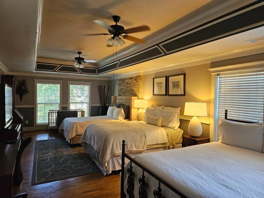 Sleeps16, Spacious Home, Close To Downtown, Beltline, And Walk To Restaurants, 75" Tv, 2 Person Jacuzzi, Ping Pong Atlanta Zewnętrze zdjęcie