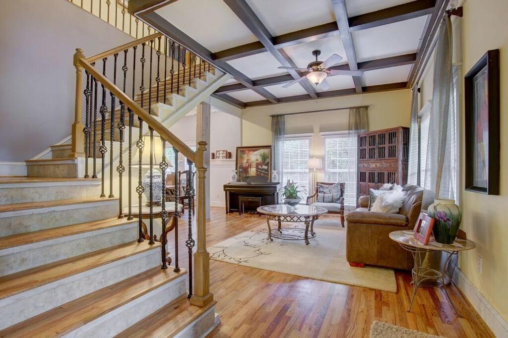 Sleeps16, Spacious Home, Close To Downtown, Beltline, And Walk To Restaurants, 75" Tv, 2 Person Jacuzzi, Ping Pong Atlanta Zewnętrze zdjęcie